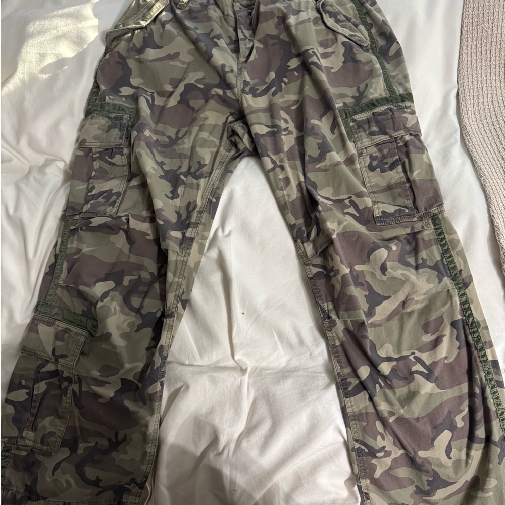 Abercrombie & Fitch women’s camouflage pants